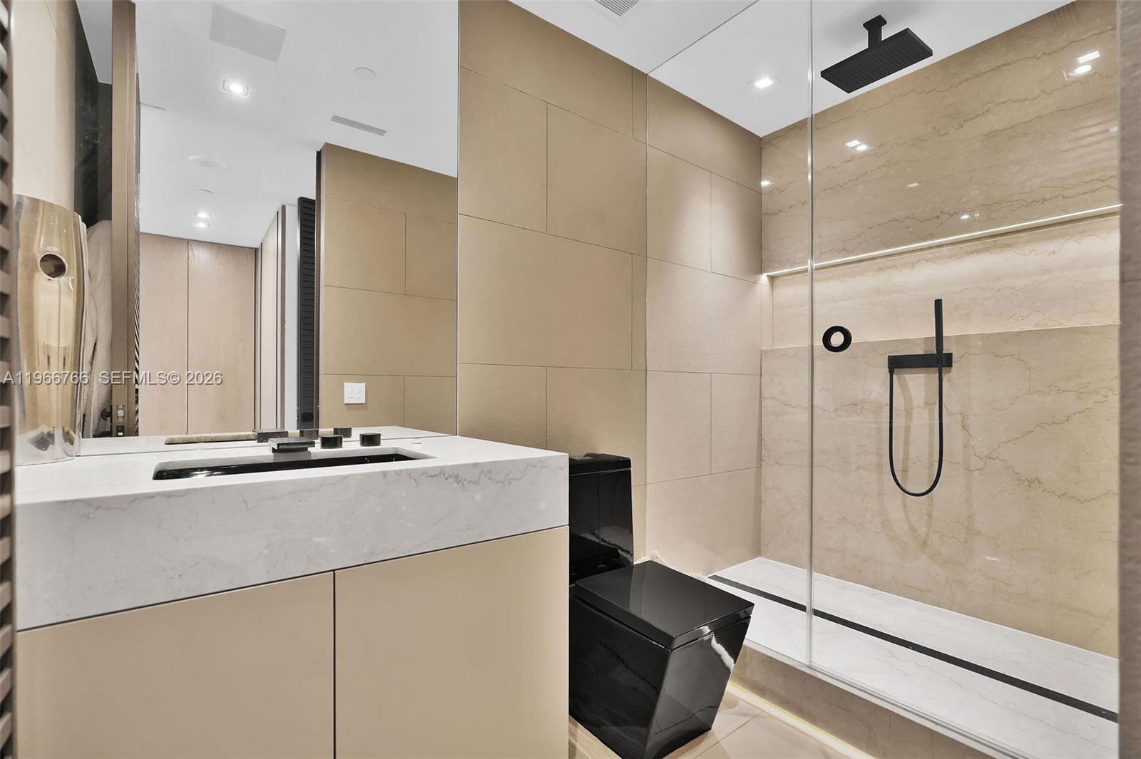 BELLA VISTA MID RISE NORT - Residential