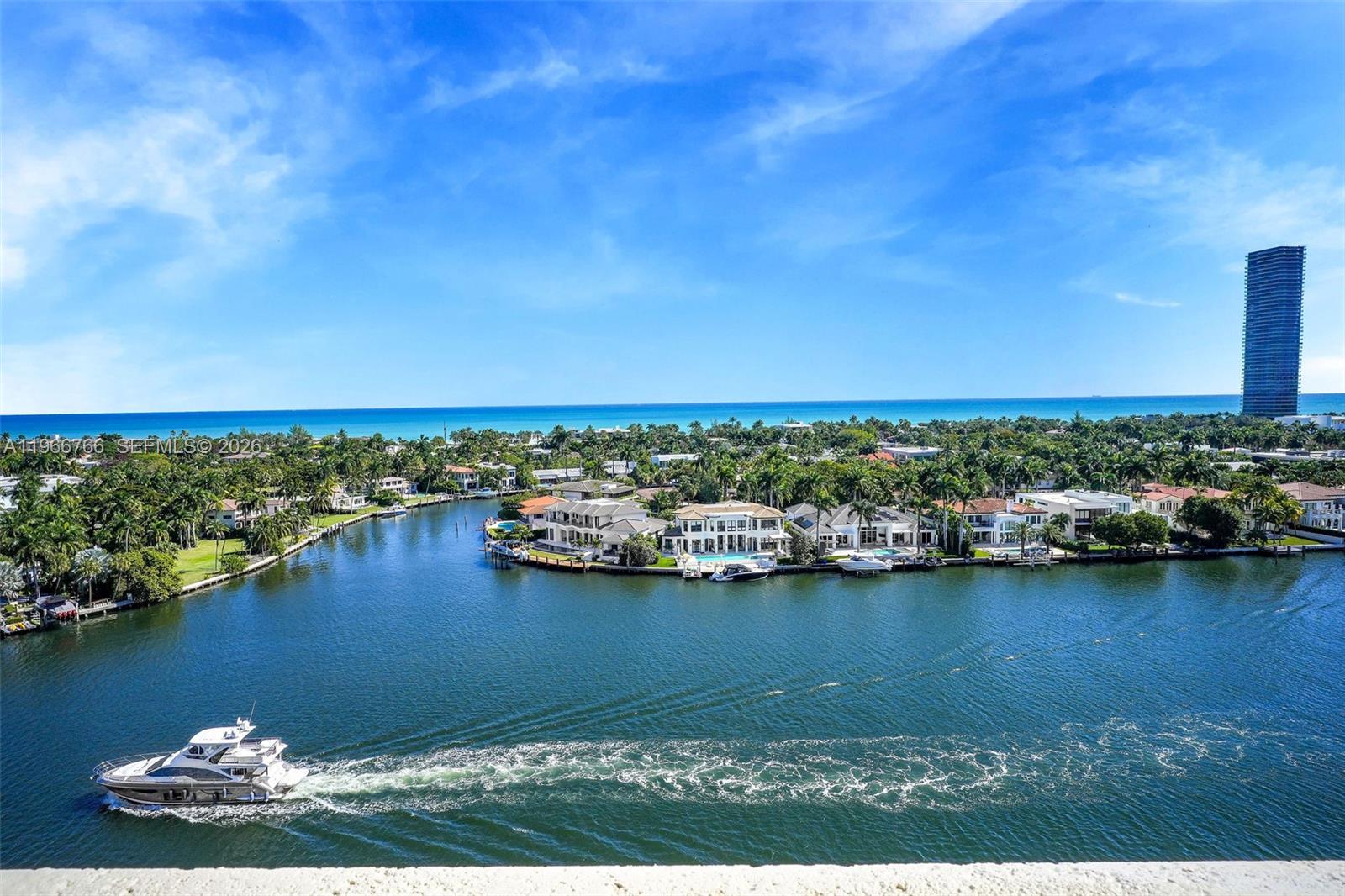 BELLA VISTA MID RISE NORT - Residential