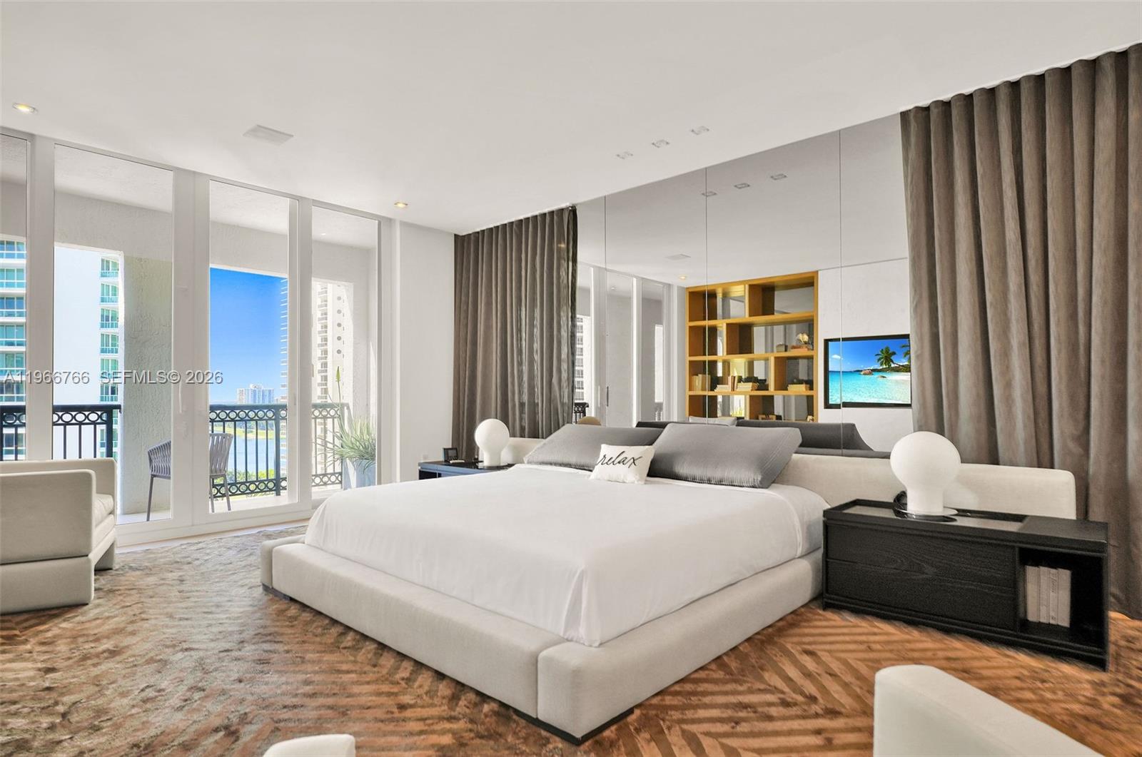 BELLA VISTA MID RISE NORT - Residential