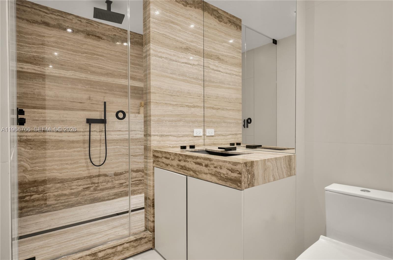 BELLA VISTA MID RISE NORT - Residential