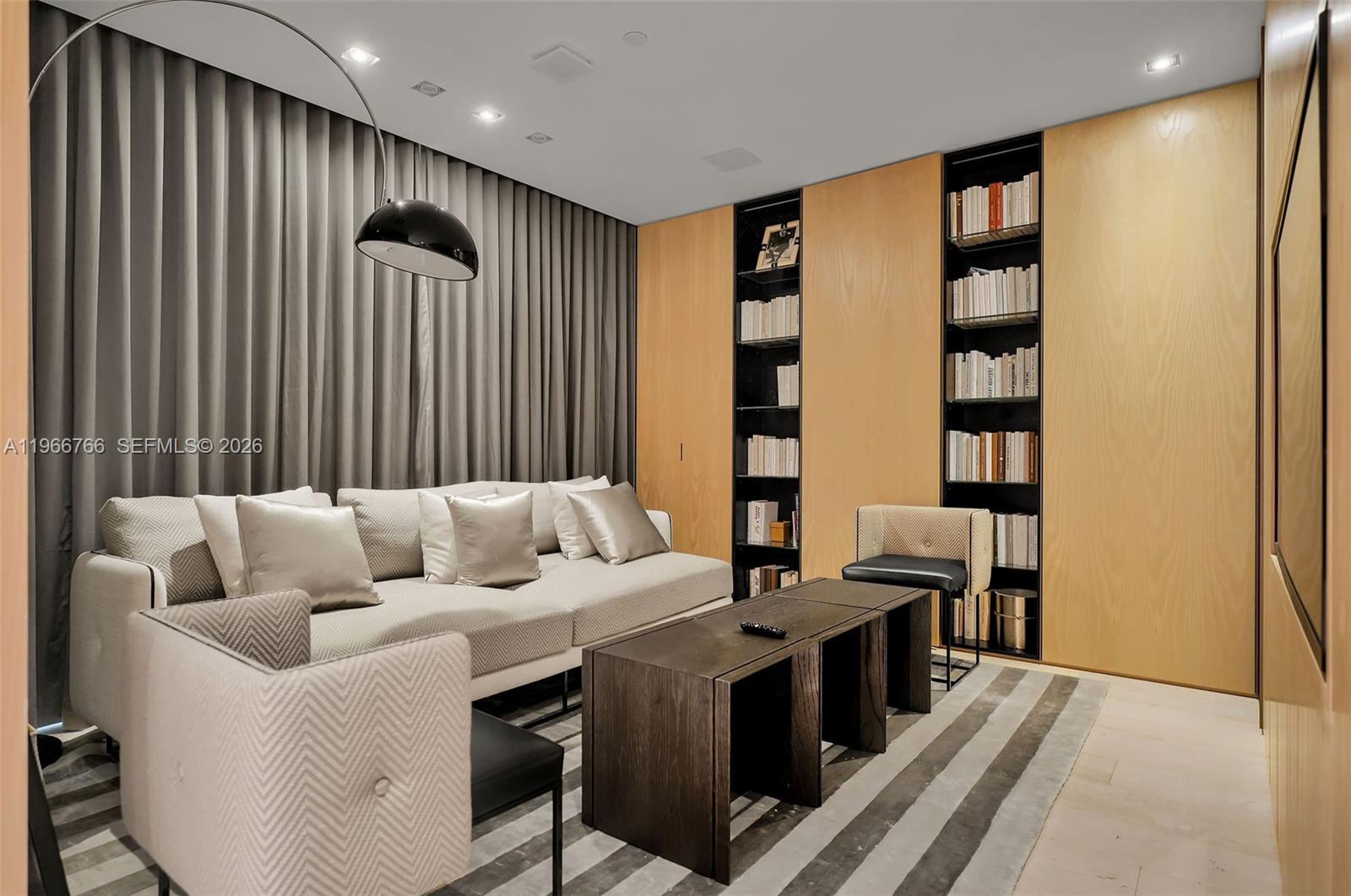 BELLA VISTA MID RISE NORT - Residential