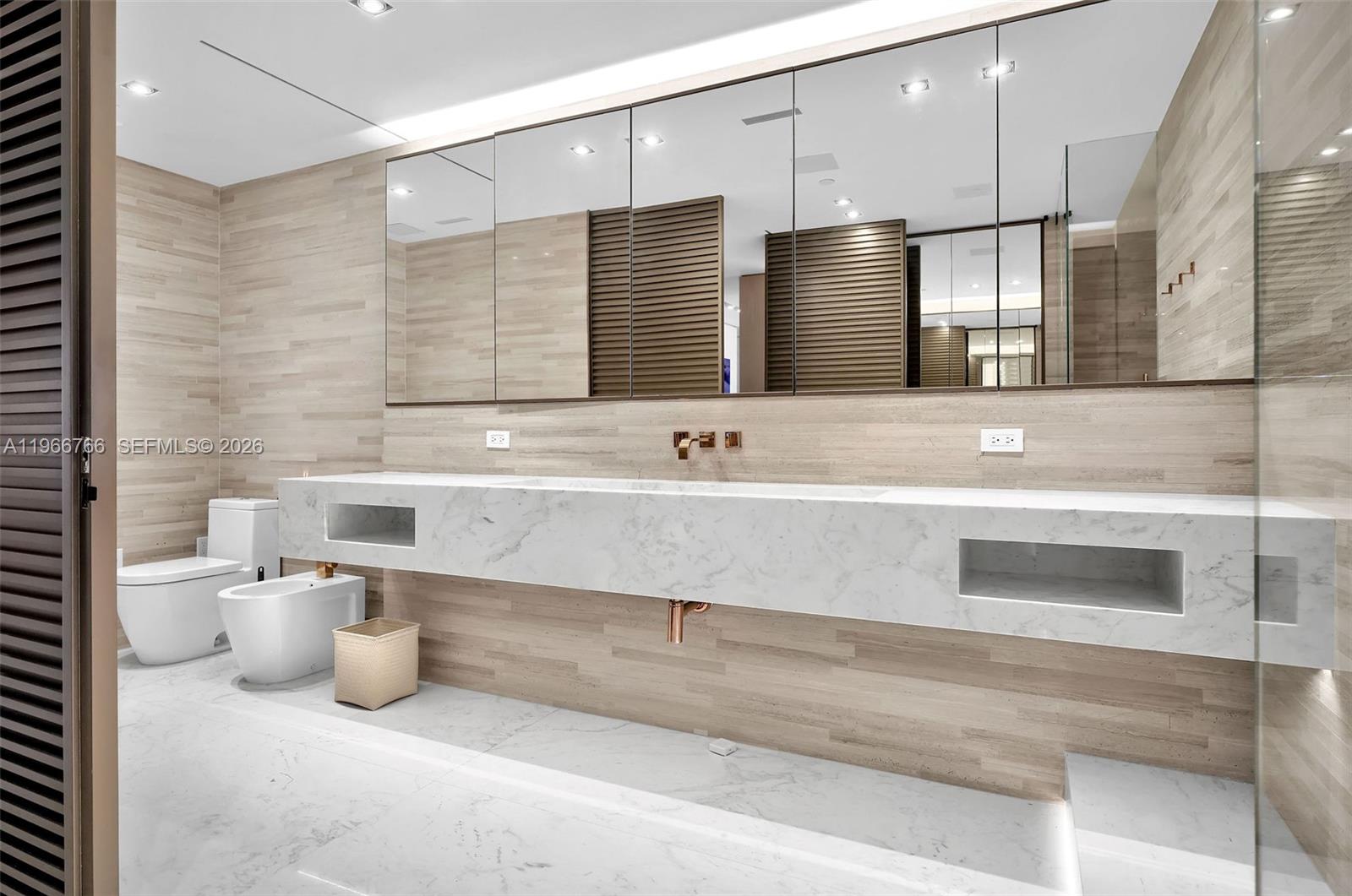 BELLA VISTA MID RISE NORT - Residential