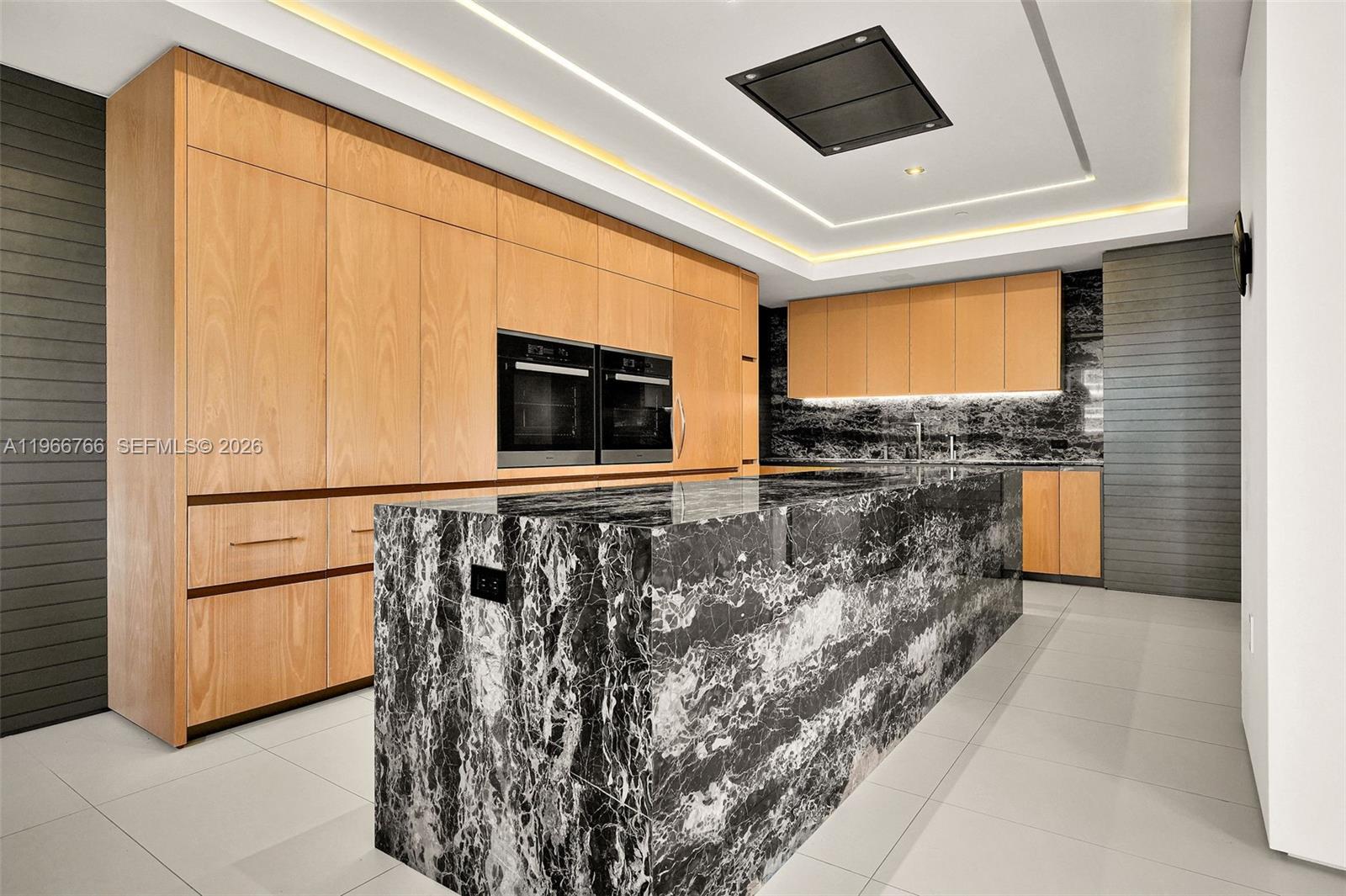 BELLA VISTA MID RISE NORT - Residential