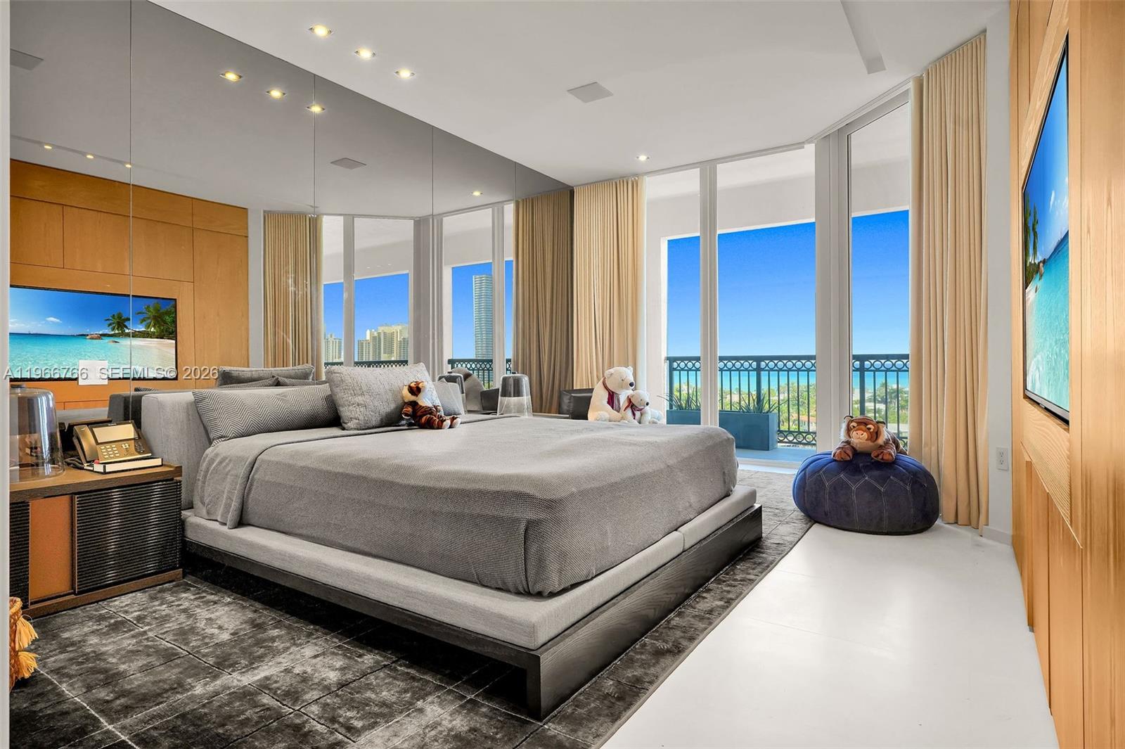 BELLA VISTA MID RISE NORT - Residential