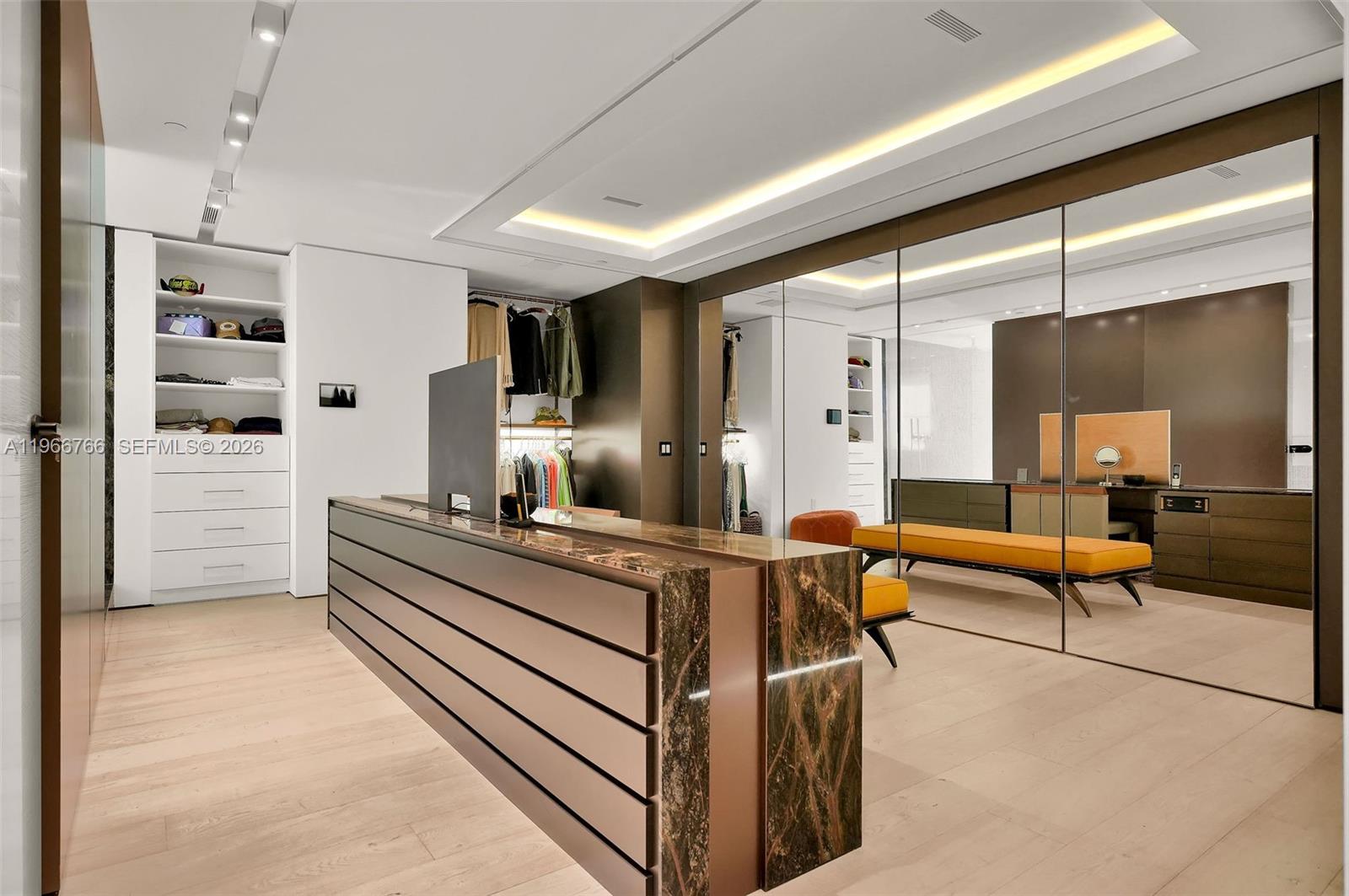 BELLA VISTA MID RISE NORT - Residential