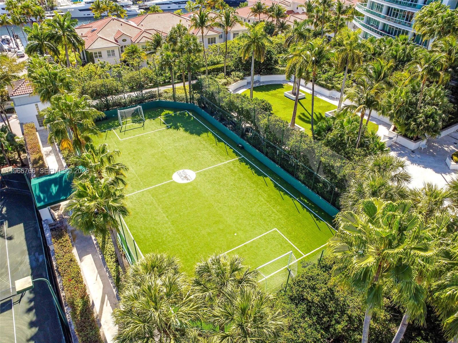 BELLA VISTA MID RISE NORT - Residential