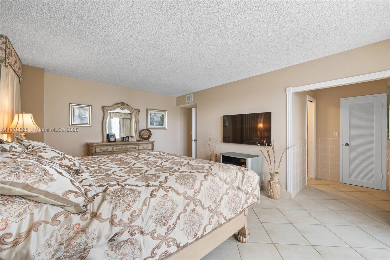 SEA AIR TOWERS CONDO - Residential Lease