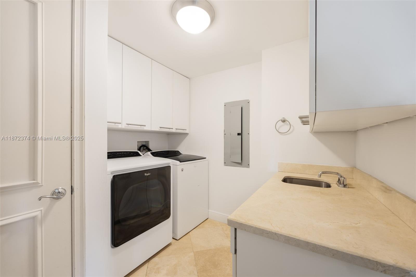 THE EXECUTIVE RESIDENCES - Residential