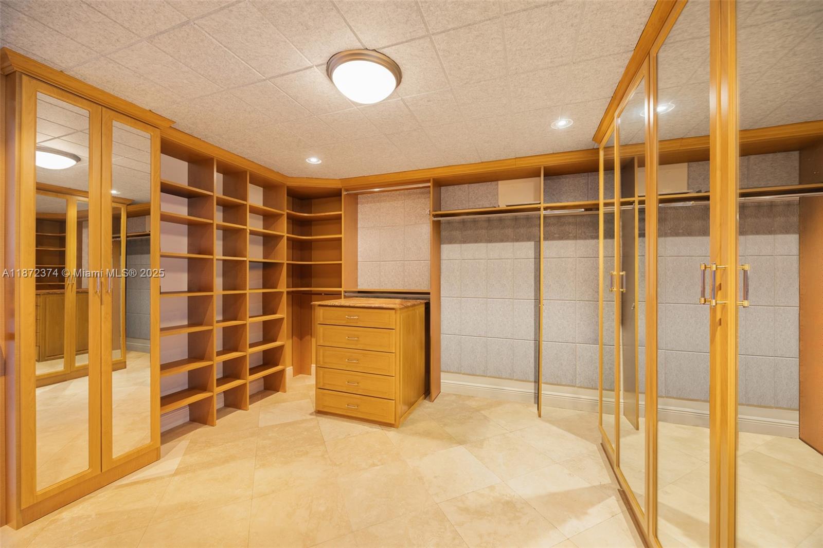 THE EXECUTIVE RESIDENCES - Residential