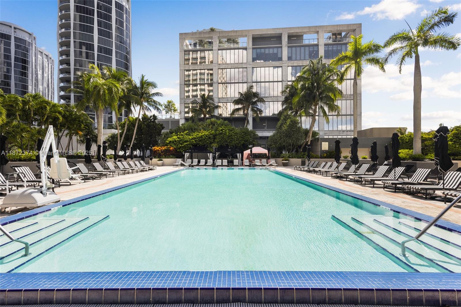 THE EXECUTIVE RESIDENCES - Residential