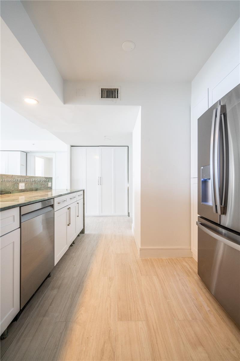 SUNSET HARBOUR SOUTH COND - Residential Lease