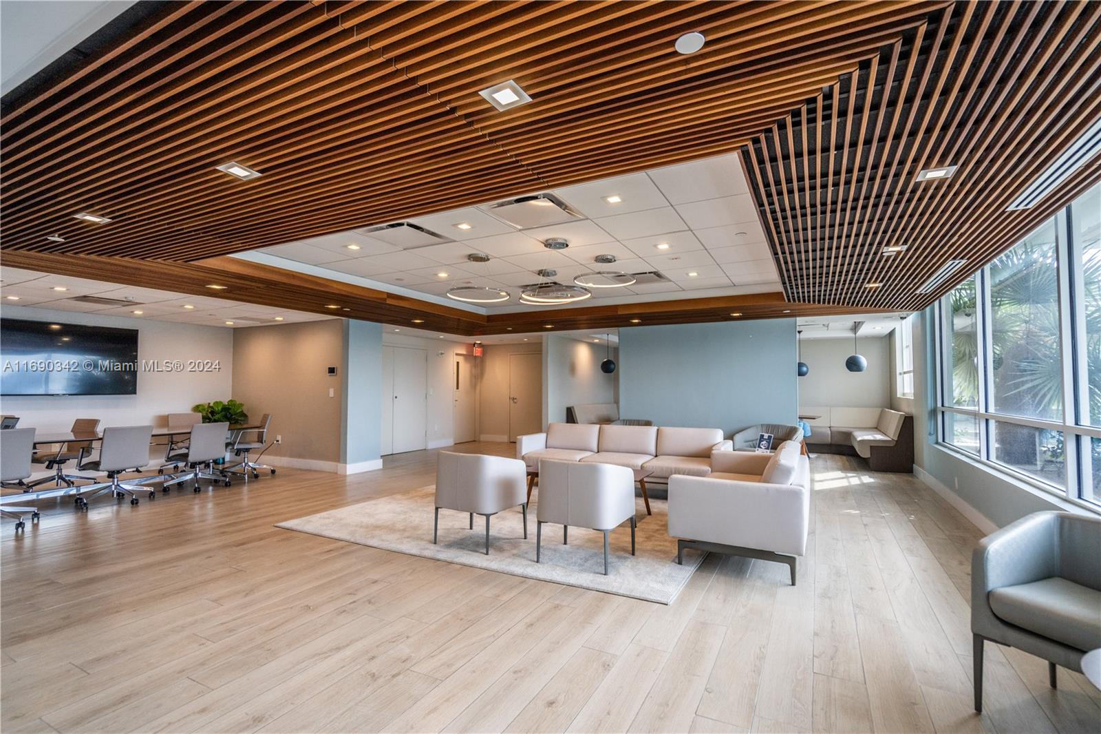 SUNSET HARBOUR SOUTH COND - Residential Lease