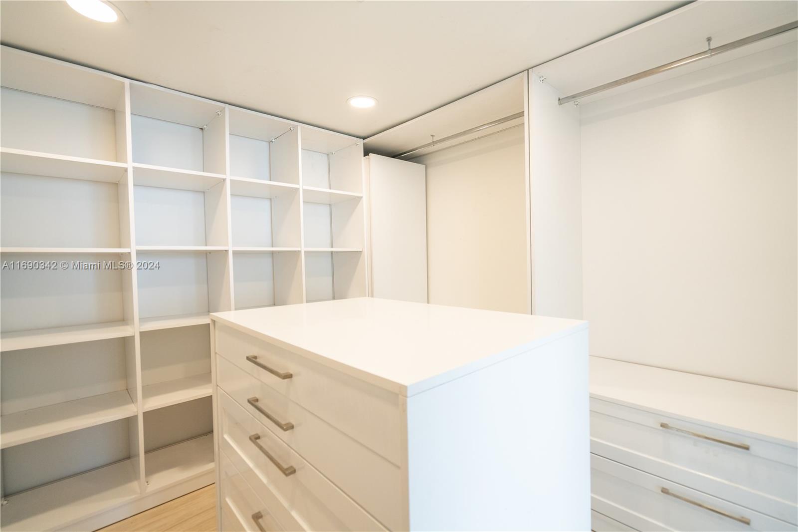 SUNSET HARBOUR SOUTH COND - Residential Lease