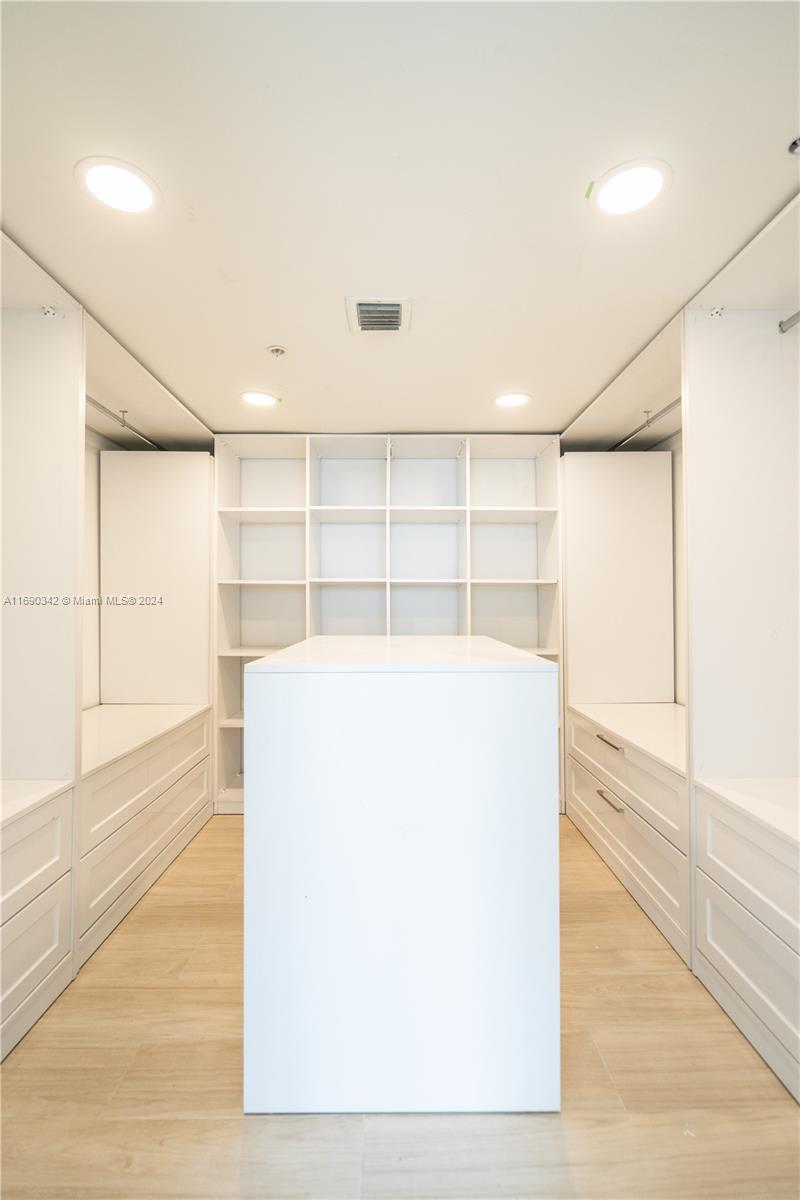SUNSET HARBOUR SOUTH COND - Residential Lease