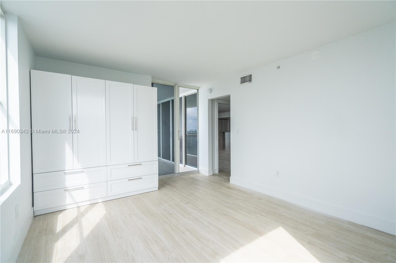 SUNSET HARBOUR SOUTH COND - Residential Lease