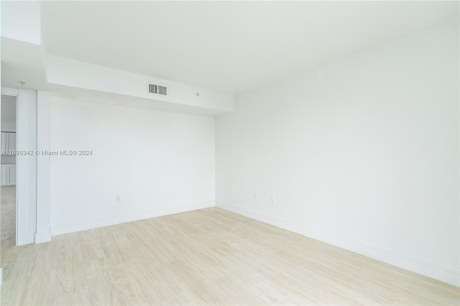 SUNSET HARBOUR SOUTH COND - Residential Lease
