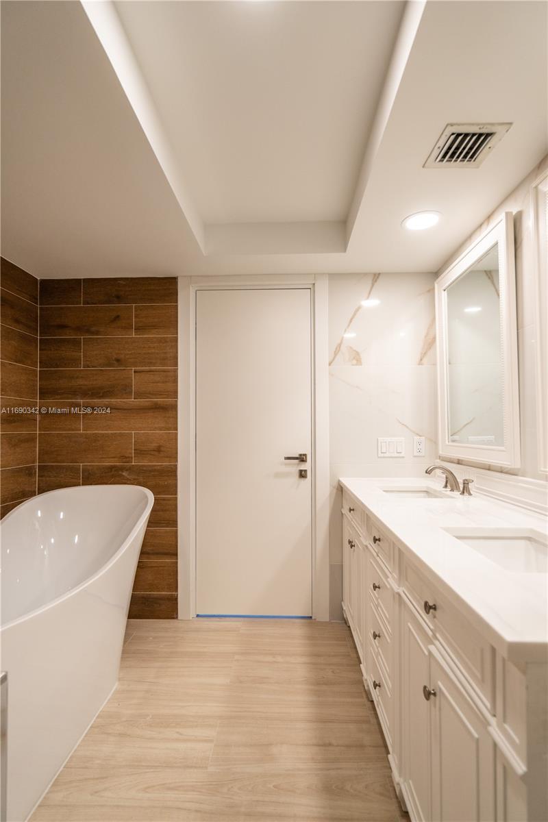 SUNSET HARBOUR SOUTH COND - Residential Lease