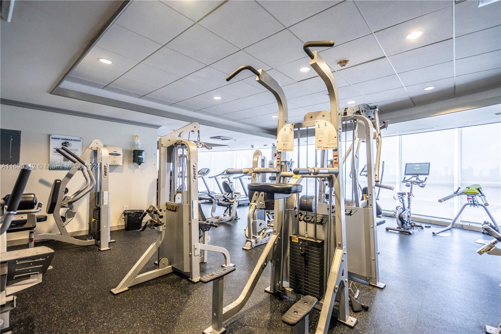 SUNSET HARBOUR SOUTH COND - Residential Lease