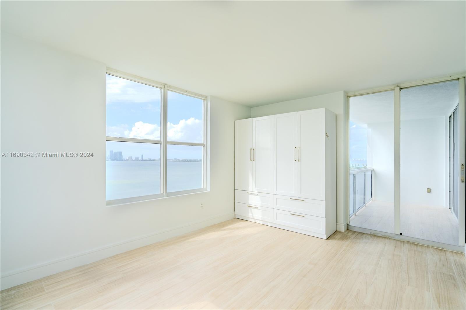 SUNSET HARBOUR SOUTH COND - Residential Lease