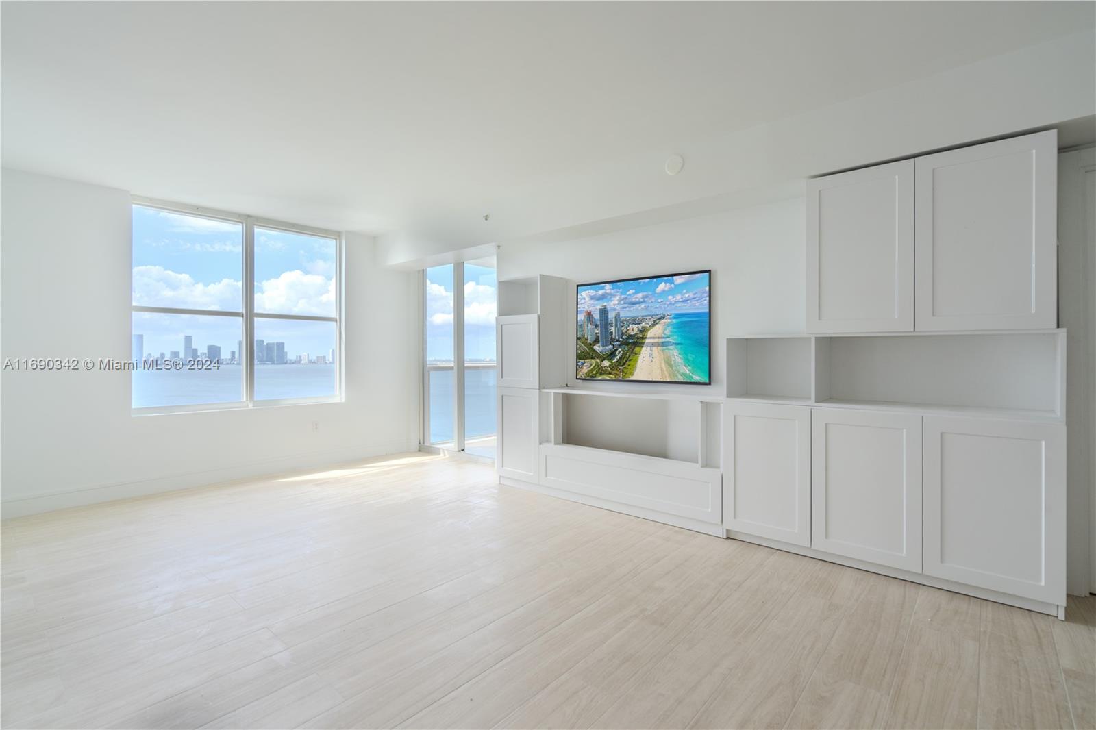 SUNSET HARBOUR SOUTH COND - Residential Lease