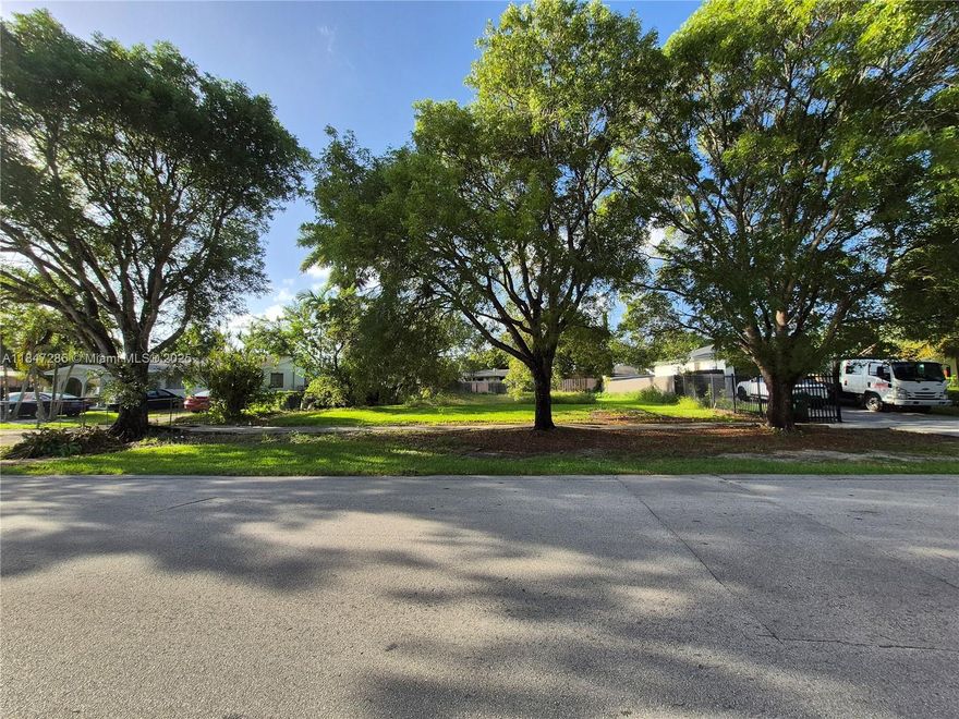 Vacant lot 7500 Sq Ft in a residential area. No association. Build your dream home here. Close to stores,  schools and businesses. Within 25 minutes to the entrance to the Florida Keys. A great value for the money.