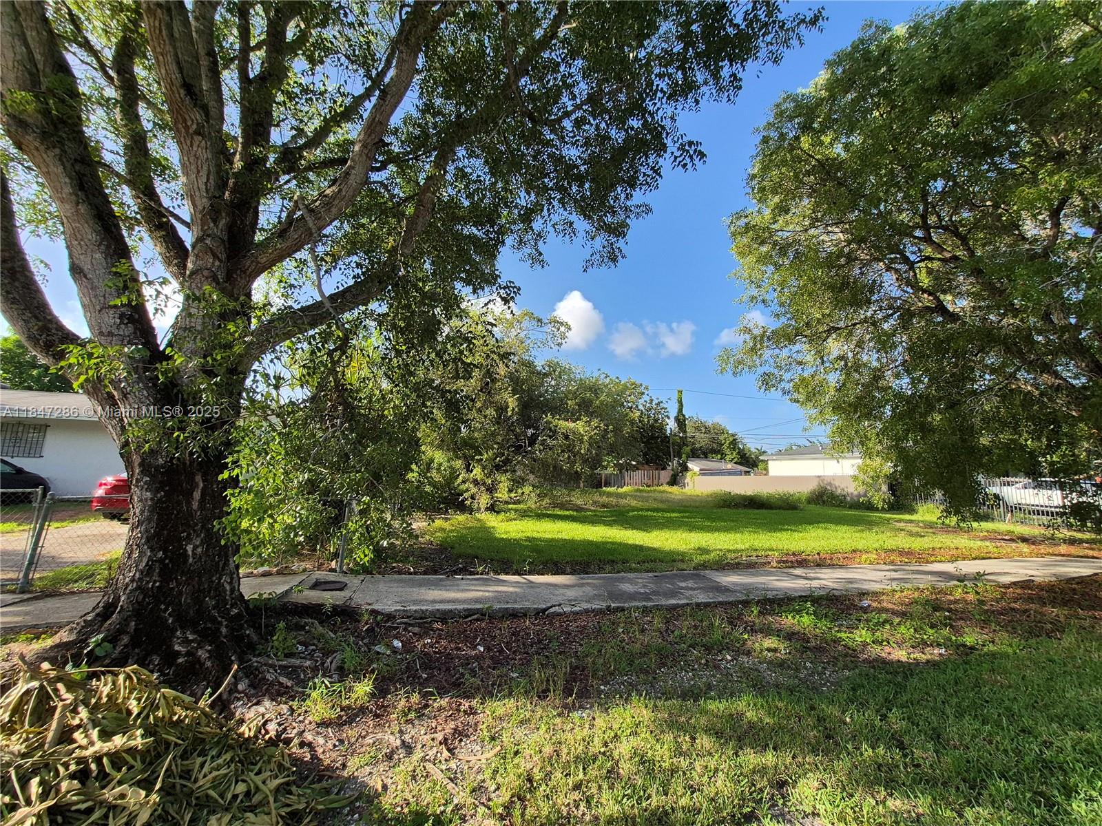 FRIEDLAND MANOR - Land