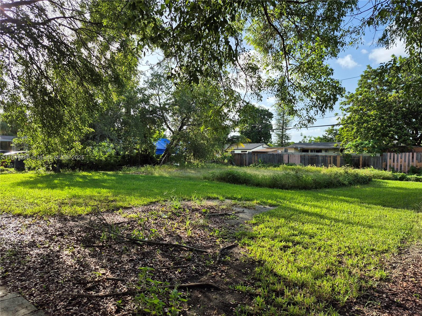 FRIEDLAND MANOR - Land