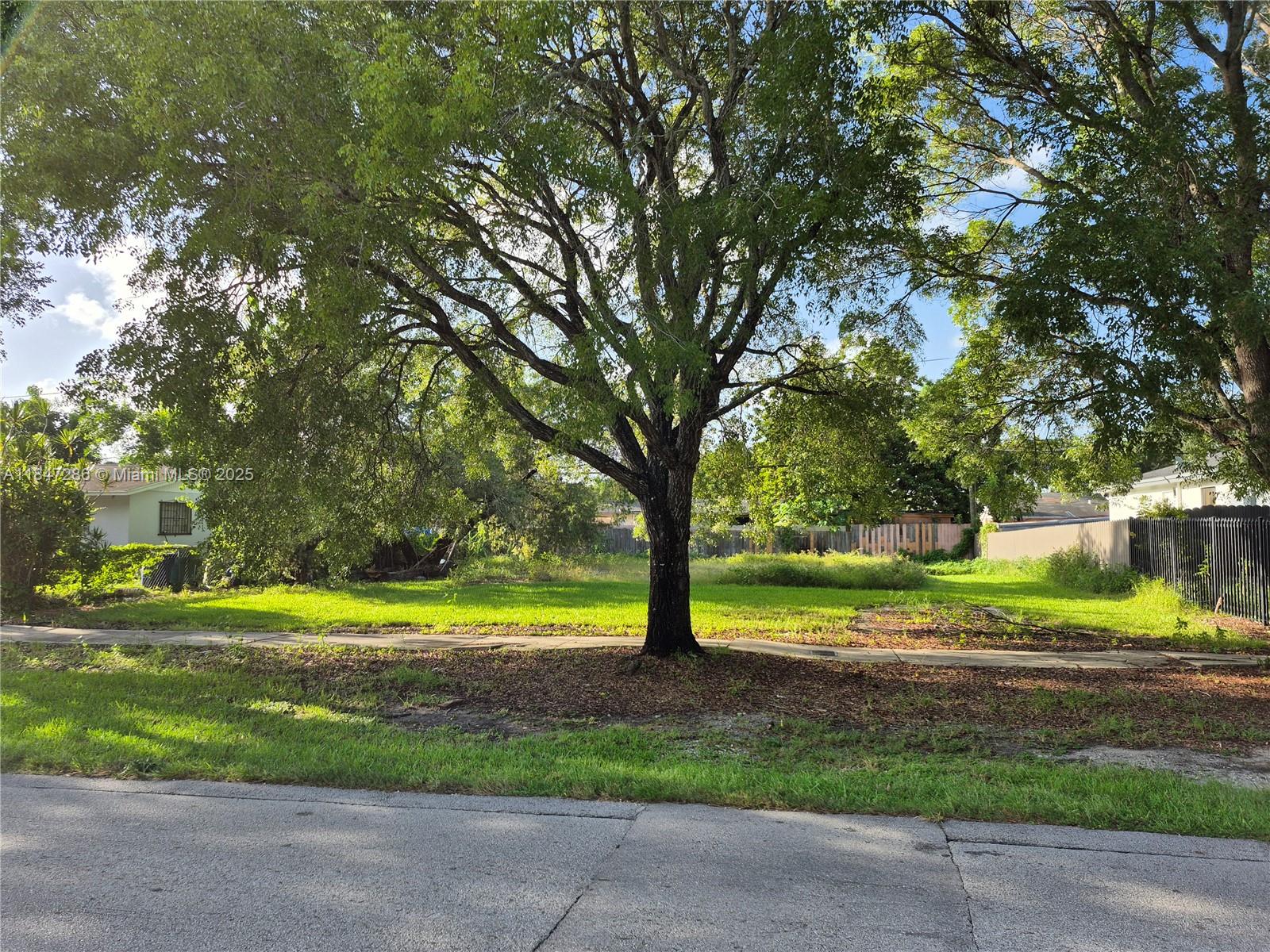 FRIEDLAND MANOR - Land