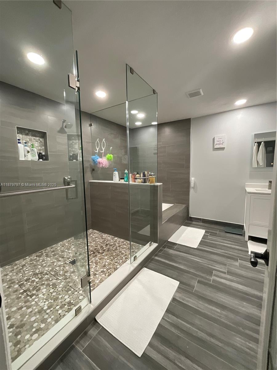 LAKESIDE SOUTH - Residential Lease