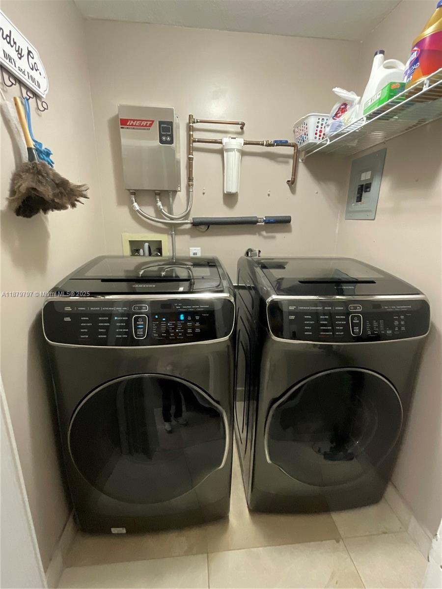 LAKESIDE SOUTH - Residential Lease