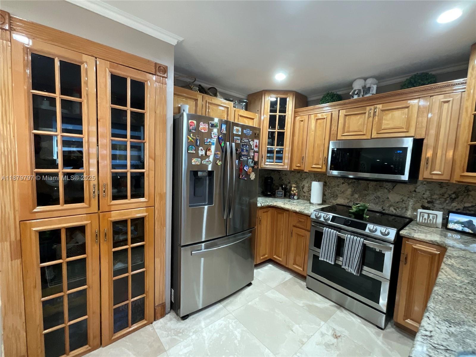 LAKESIDE SOUTH - Residential Lease