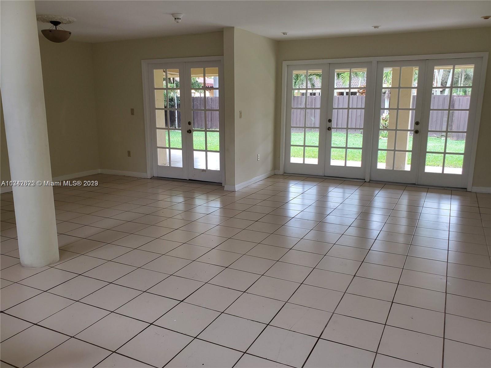 LAKES OF THE MEADOW SEC 5 - Residential Lease