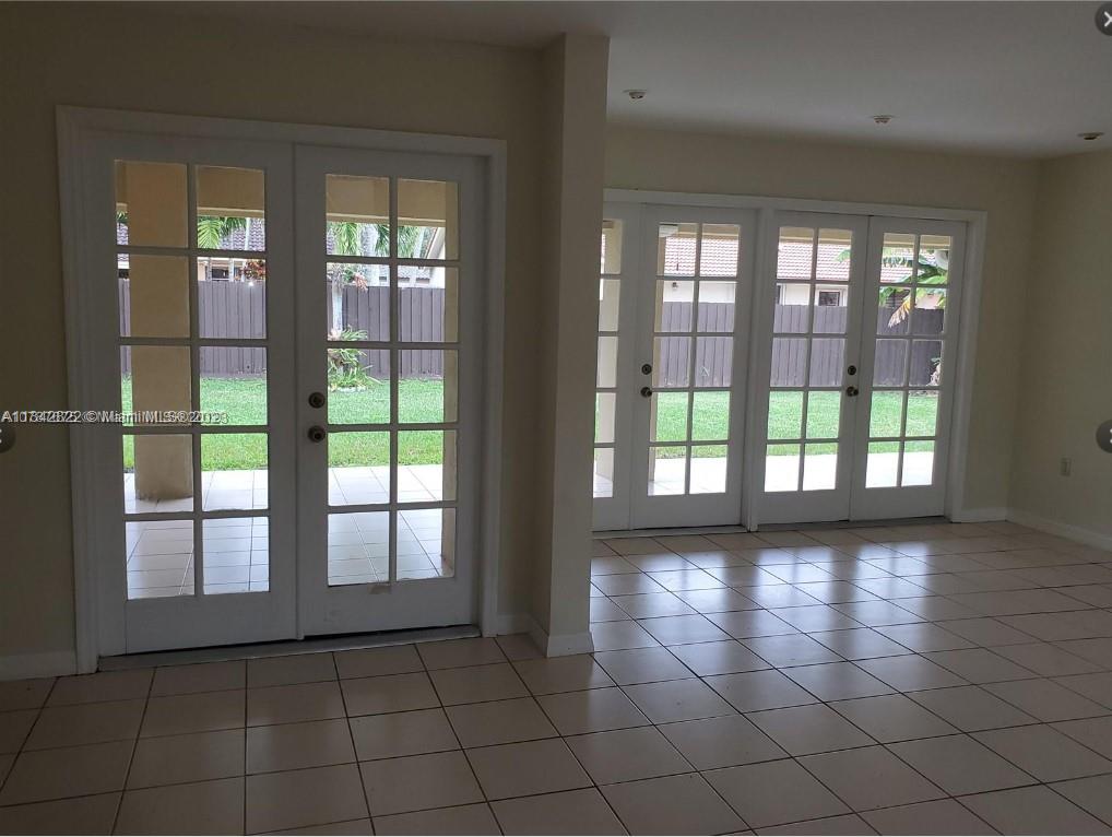 LAKES OF THE MEADOW SEC 5 - Residential Lease