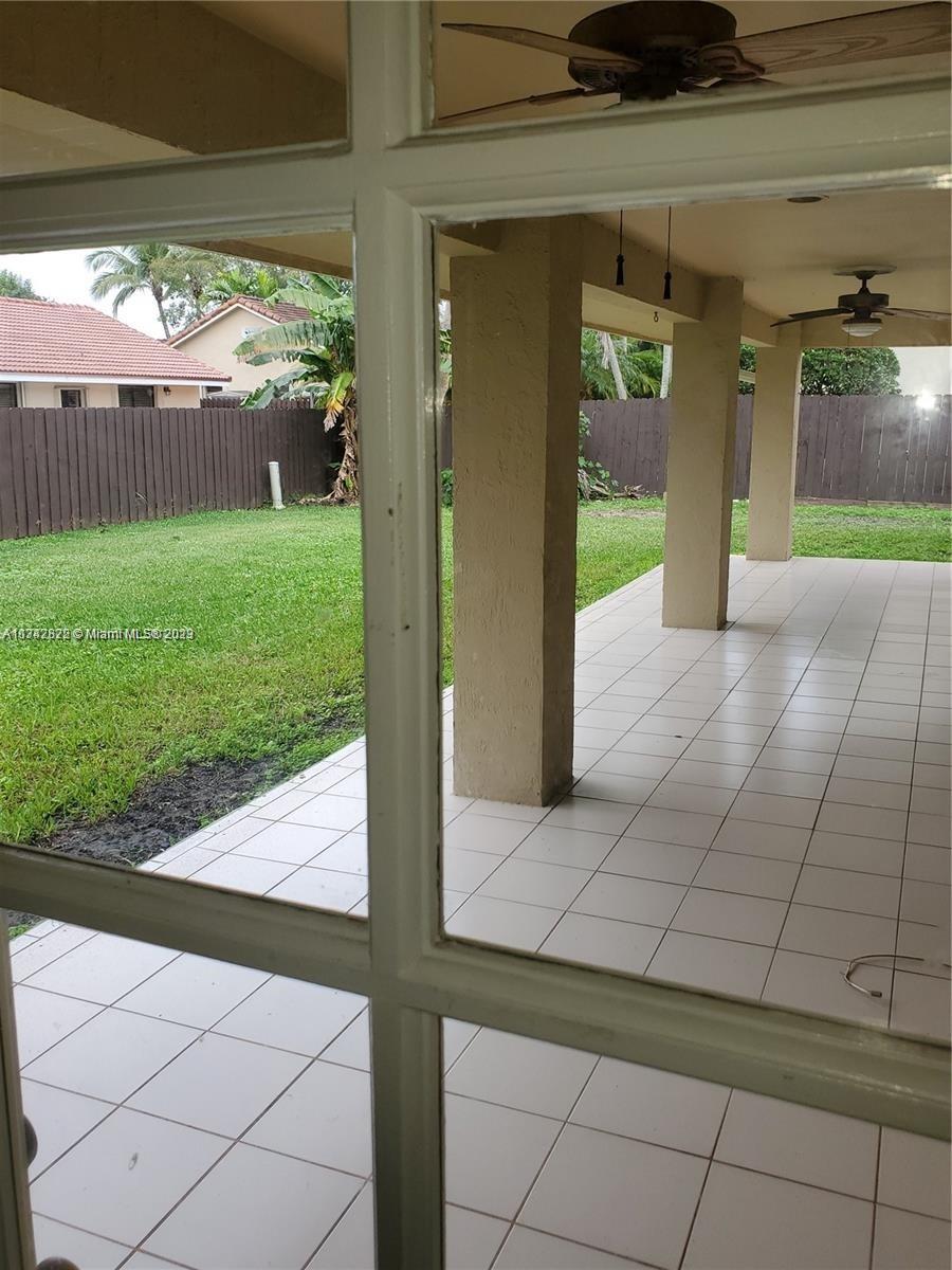 LAKES OF THE MEADOW SEC 5 - Residential Lease