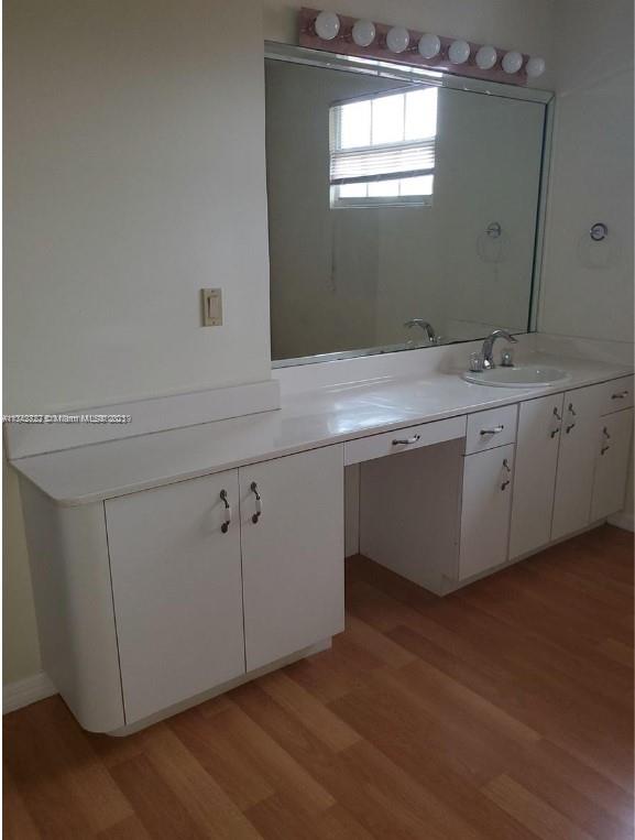 LAKES OF THE MEADOW SEC 5 - Residential Lease