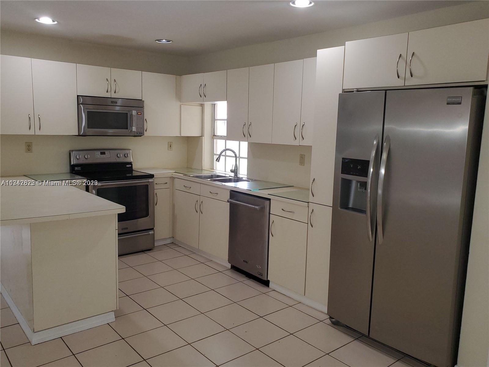 LAKES OF THE MEADOW SEC 5 - Residential Lease