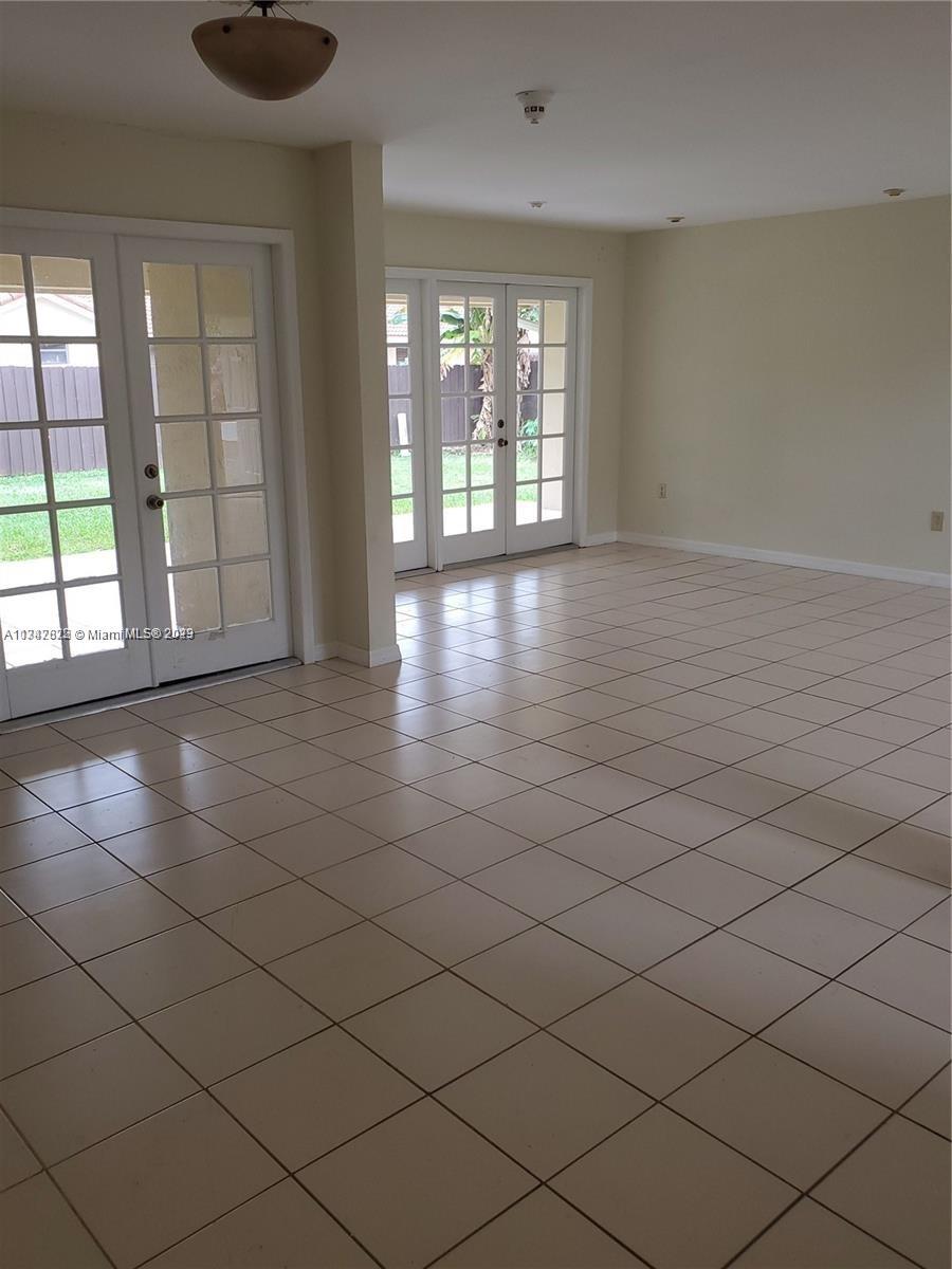 LAKES OF THE MEADOW SEC 5 - Residential Lease