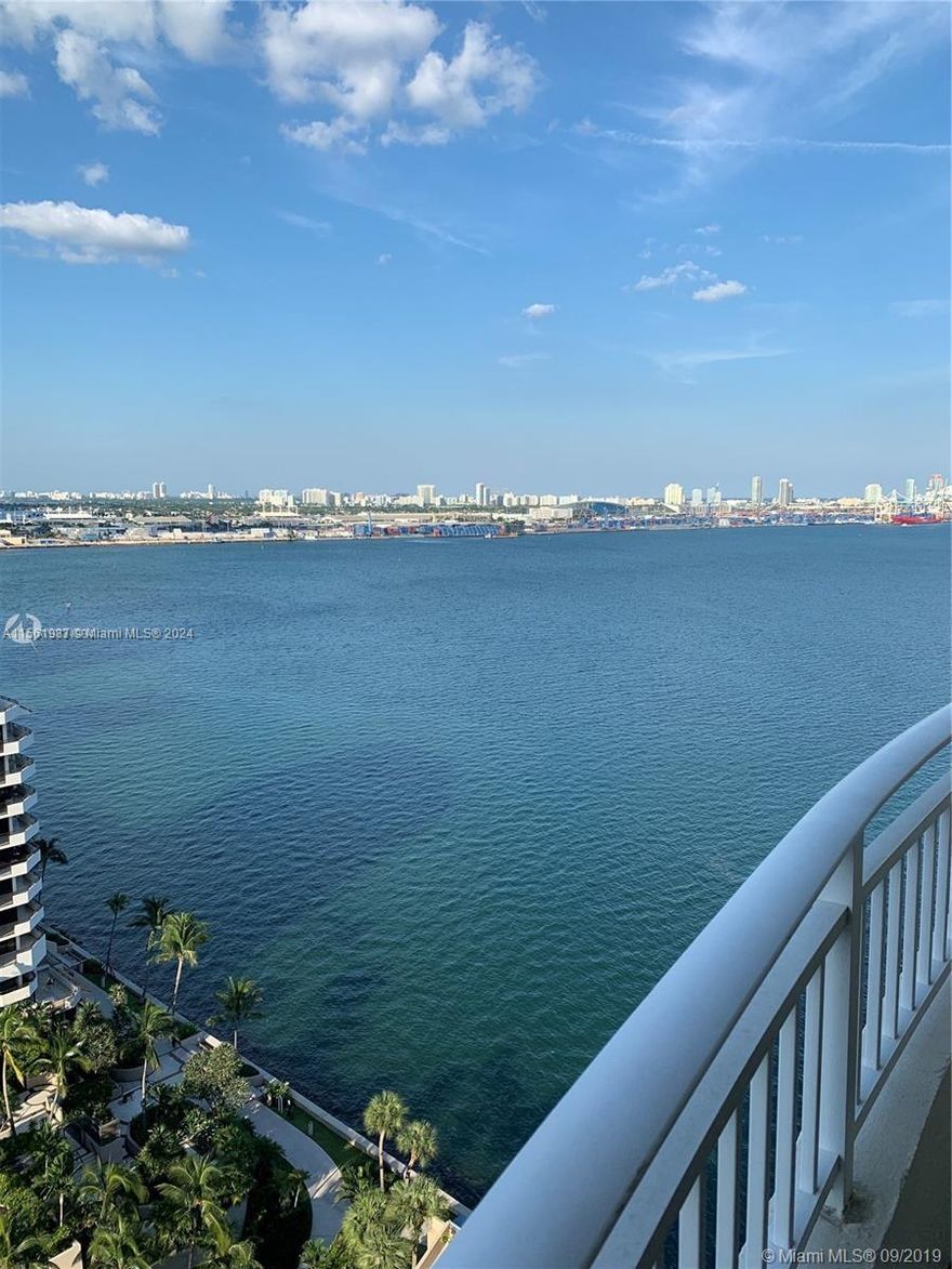 Gorgeous penthouse unit with a spectacular view located in Isola Brickell Key!Welcome to paradise! BRAND NEW WOOD FLOORS, New range and microwave, great view! This is an opportunity to embrace a luxurious lifestyle in a prime location near Miami Airport, trendy restaurants, shops, etc. The pool and amenities were just renovated! Almost ready! For further information, please contact the condo association directly. 1-YEAR LEASE, NO SHORT TERMS.