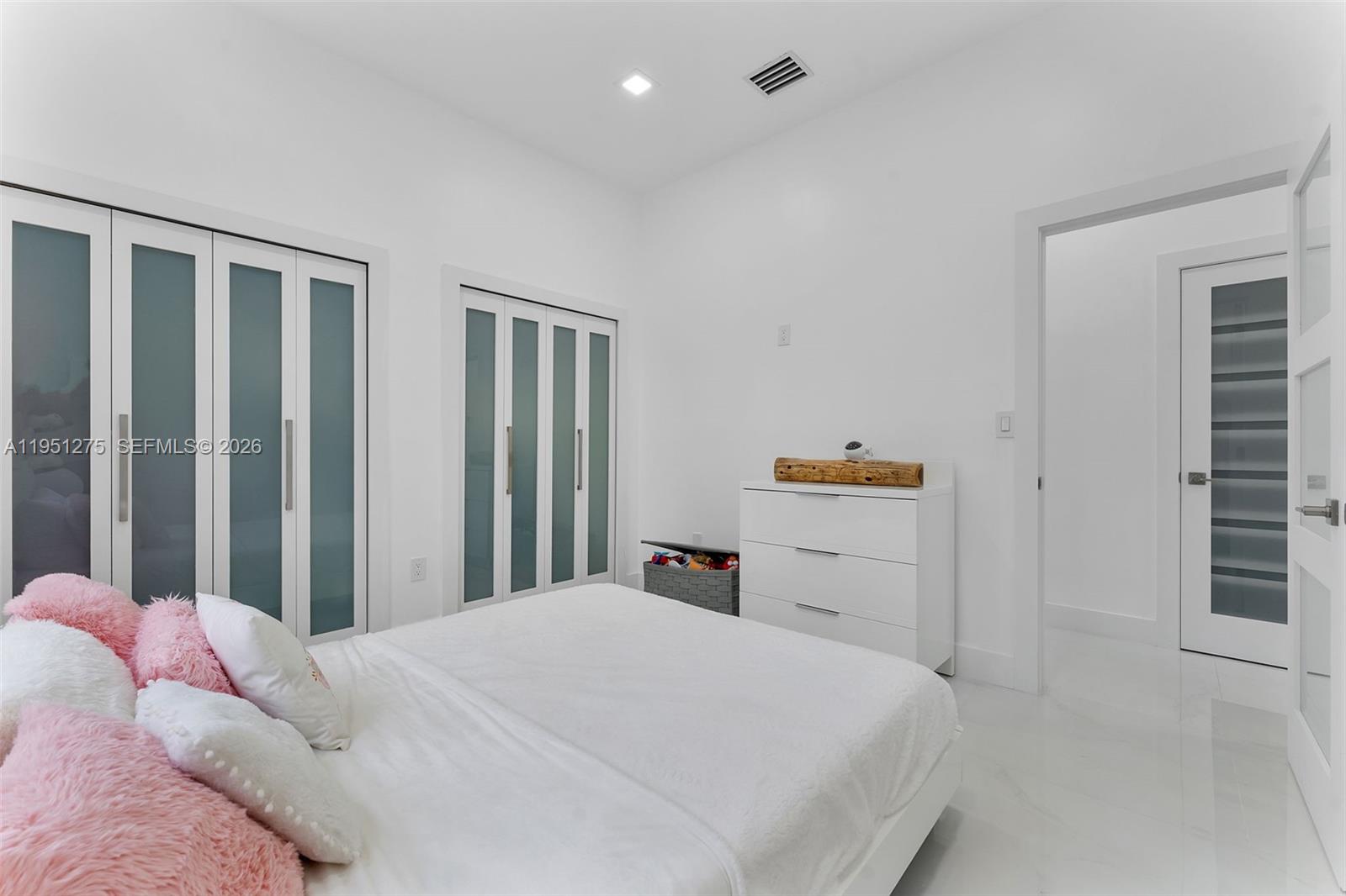 OAK SOUTH ESTATES - Residential