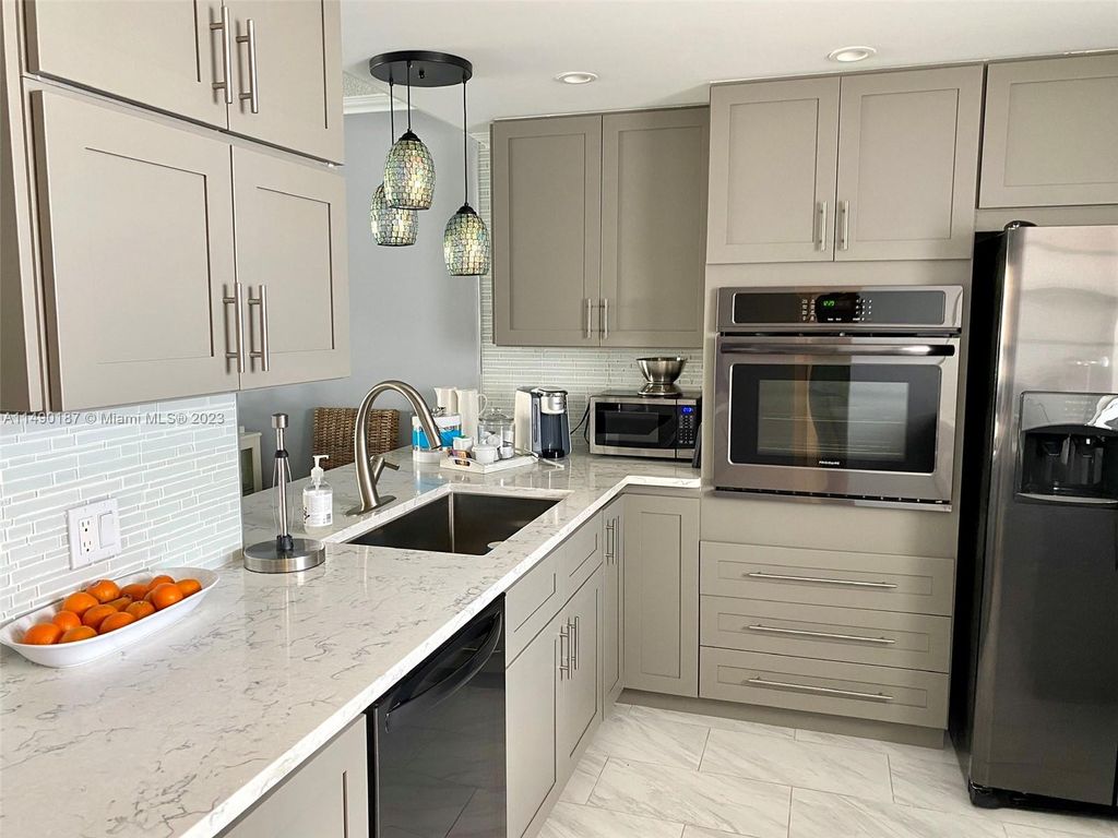 Photo of 609 NE 14th Ave #507, Hallandale Beach, FL 33009 (MLS # A11490187)