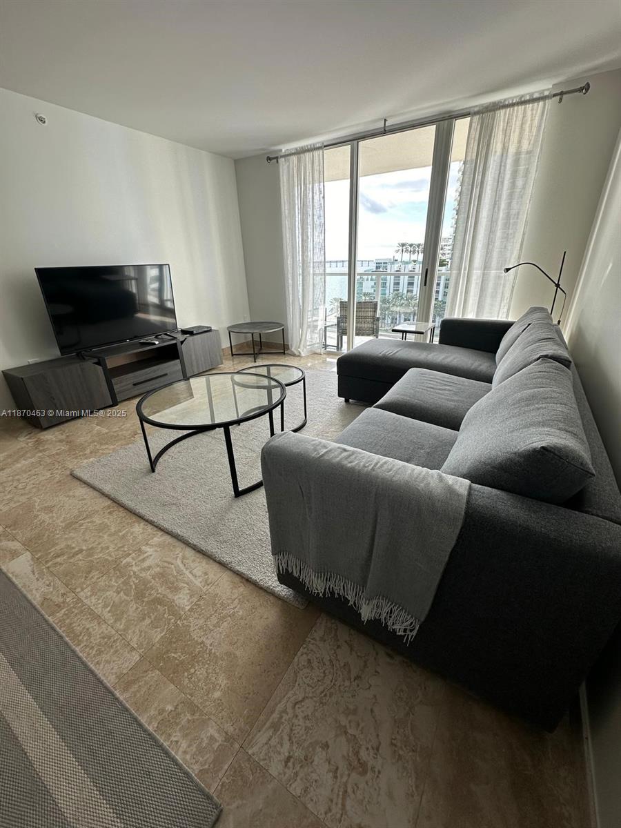 THE MARK ON BRICKELL - Residential