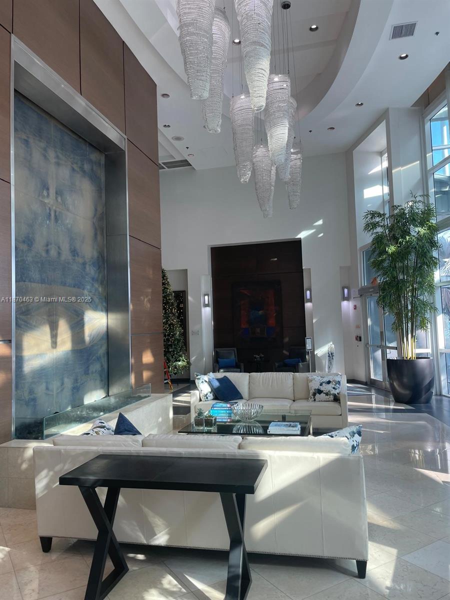 THE MARK ON BRICKELL - Residential