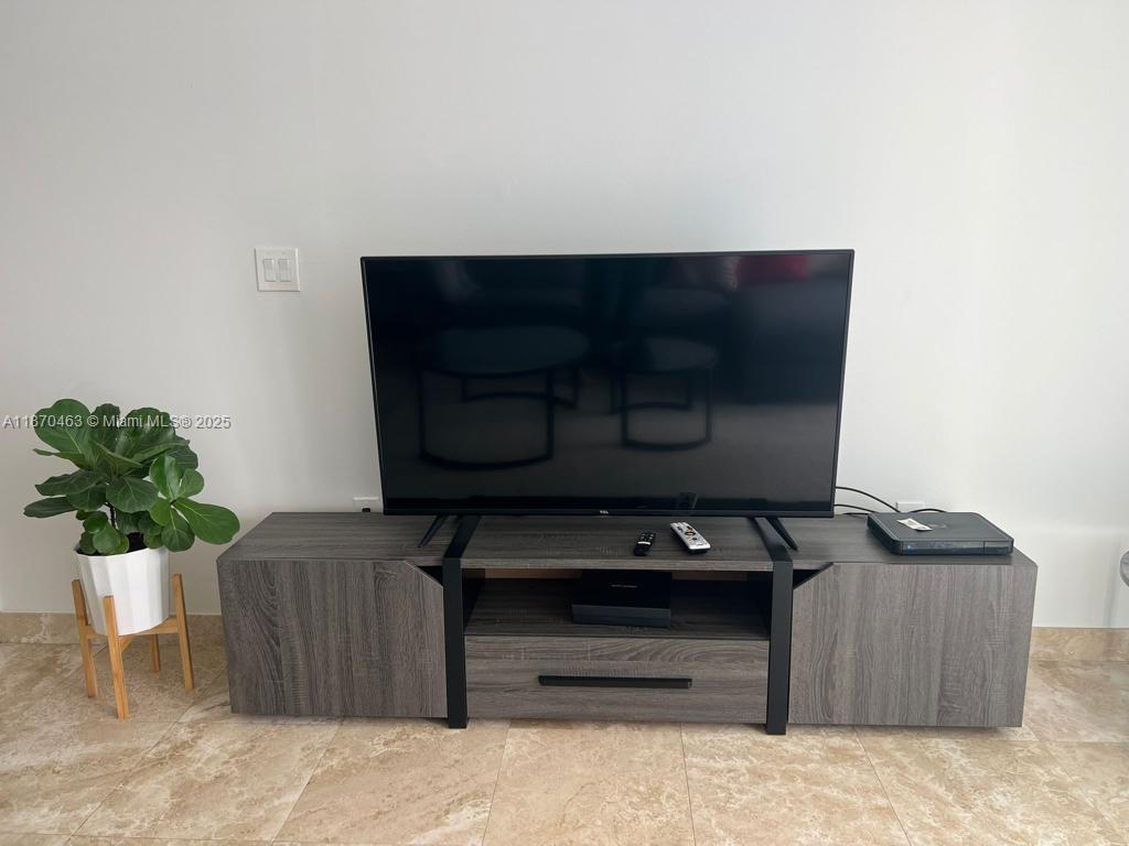 THE MARK ON BRICKELL - Residential