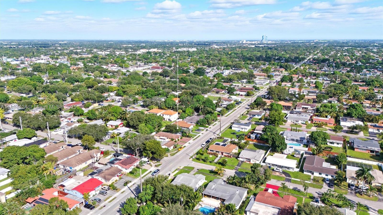 HOLLYWOOD BEACH GARDENS - Residential