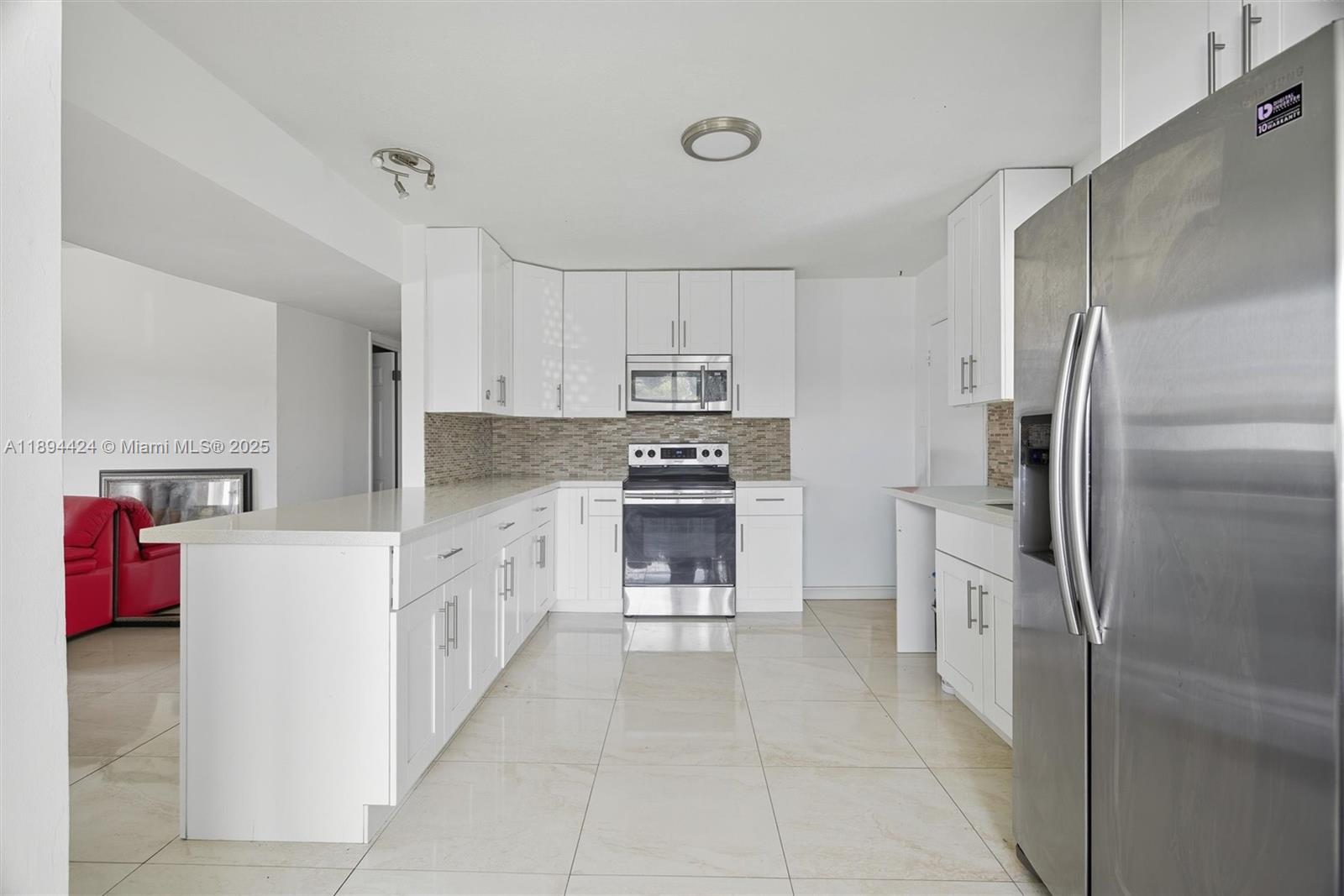 HOLLYWOOD BEACH GARDENS - Residential