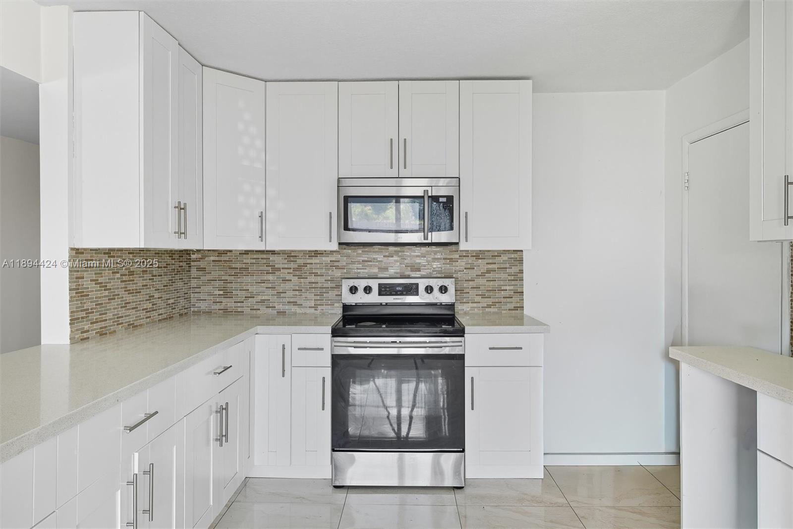 HOLLYWOOD BEACH GARDENS - Residential