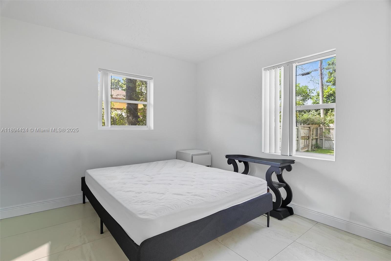 HOLLYWOOD BEACH GARDENS - Residential
