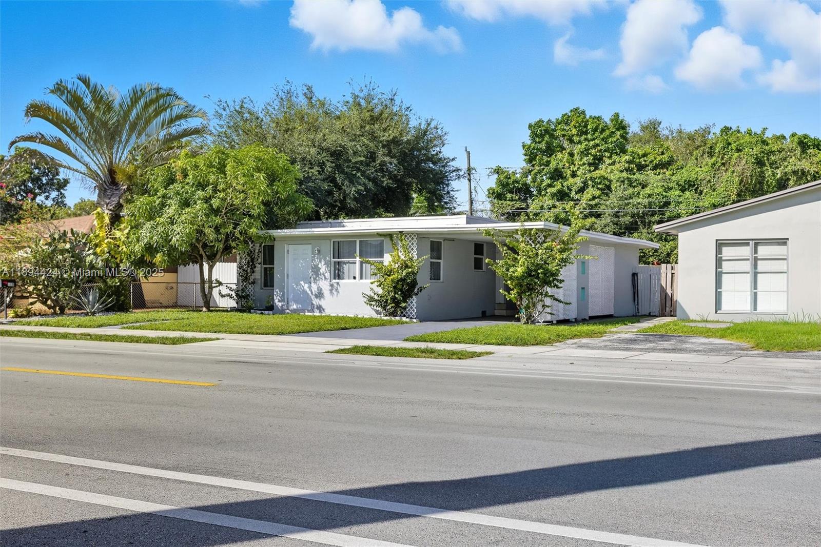 HOLLYWOOD BEACH GARDENS - Residential