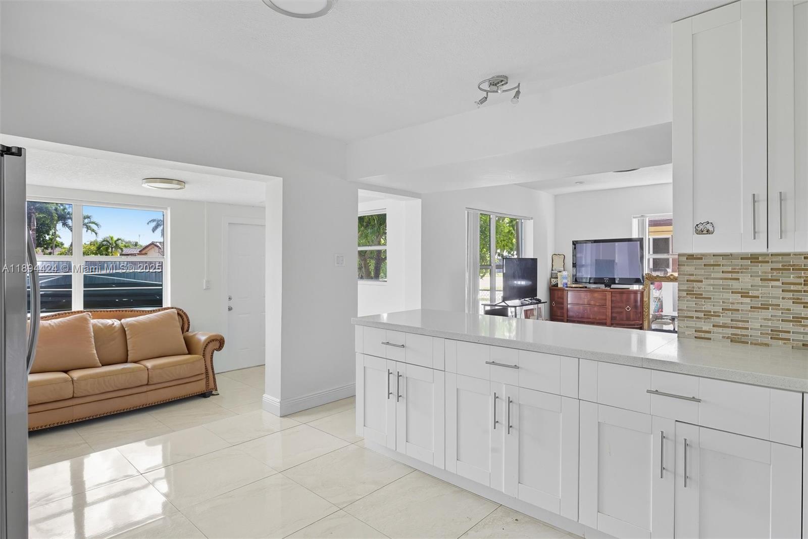 HOLLYWOOD BEACH GARDENS - Residential