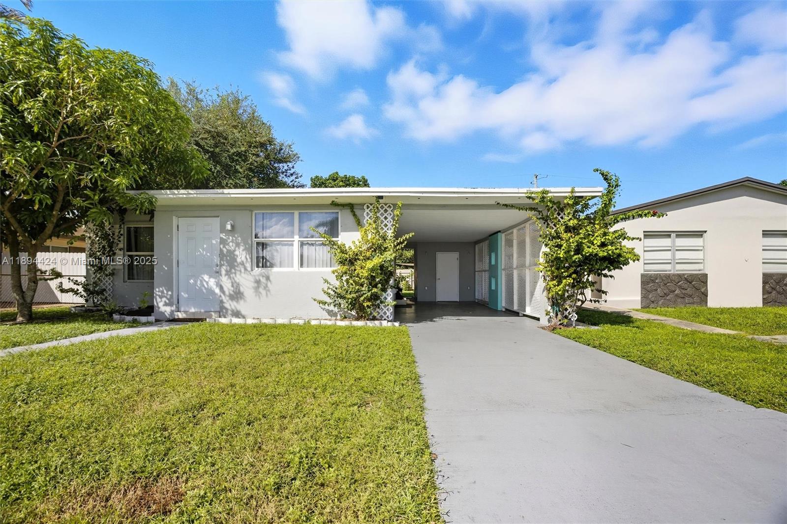 HOLLYWOOD BEACH GARDENS - Residential